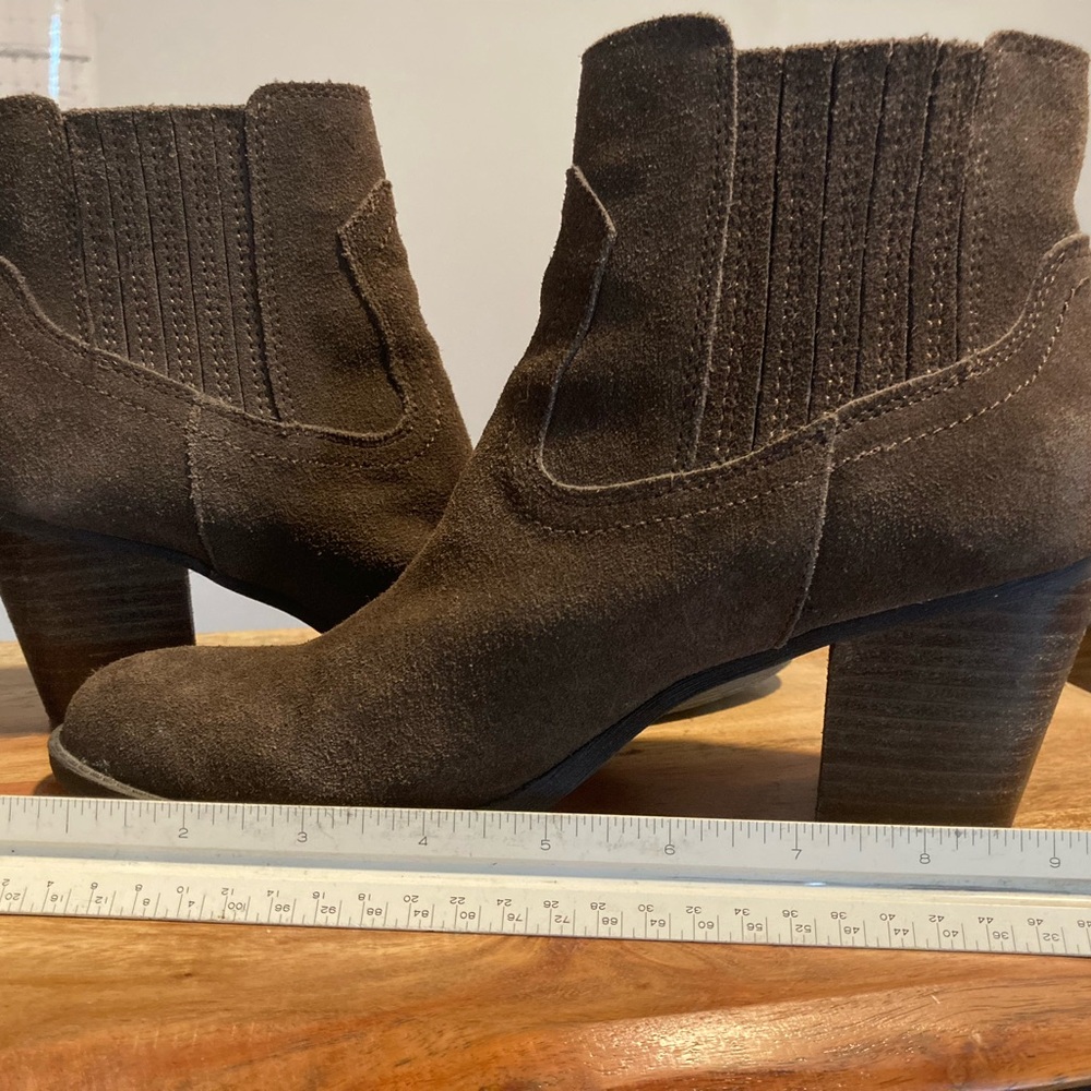 Dolce Vita Women's Brown Suede Ankle Boots size 8